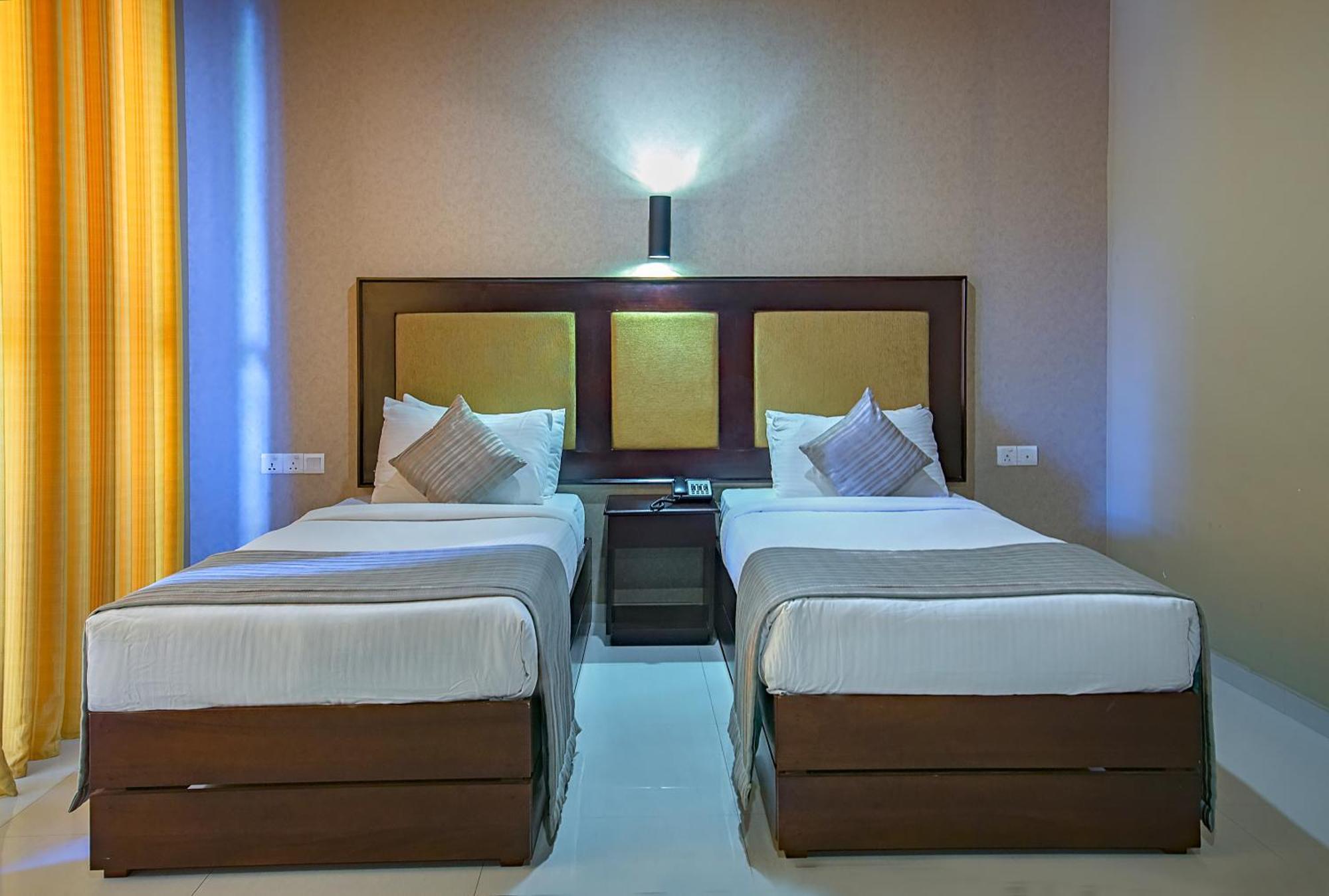 The Full Moon Hotel Katunayaka Εξωτερικό φωτογραφία