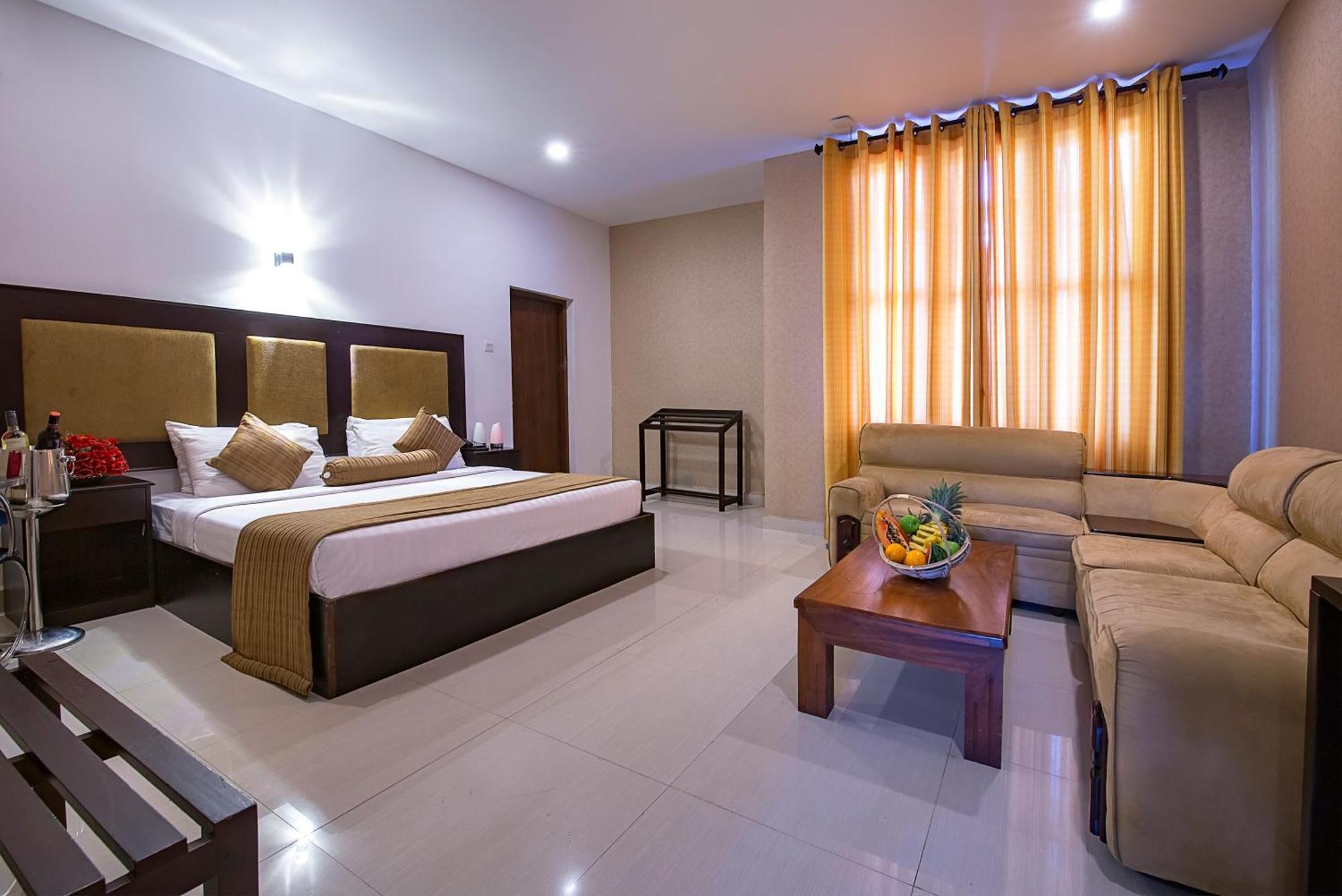 The Full Moon Hotel Katunayaka Εξωτερικό φωτογραφία