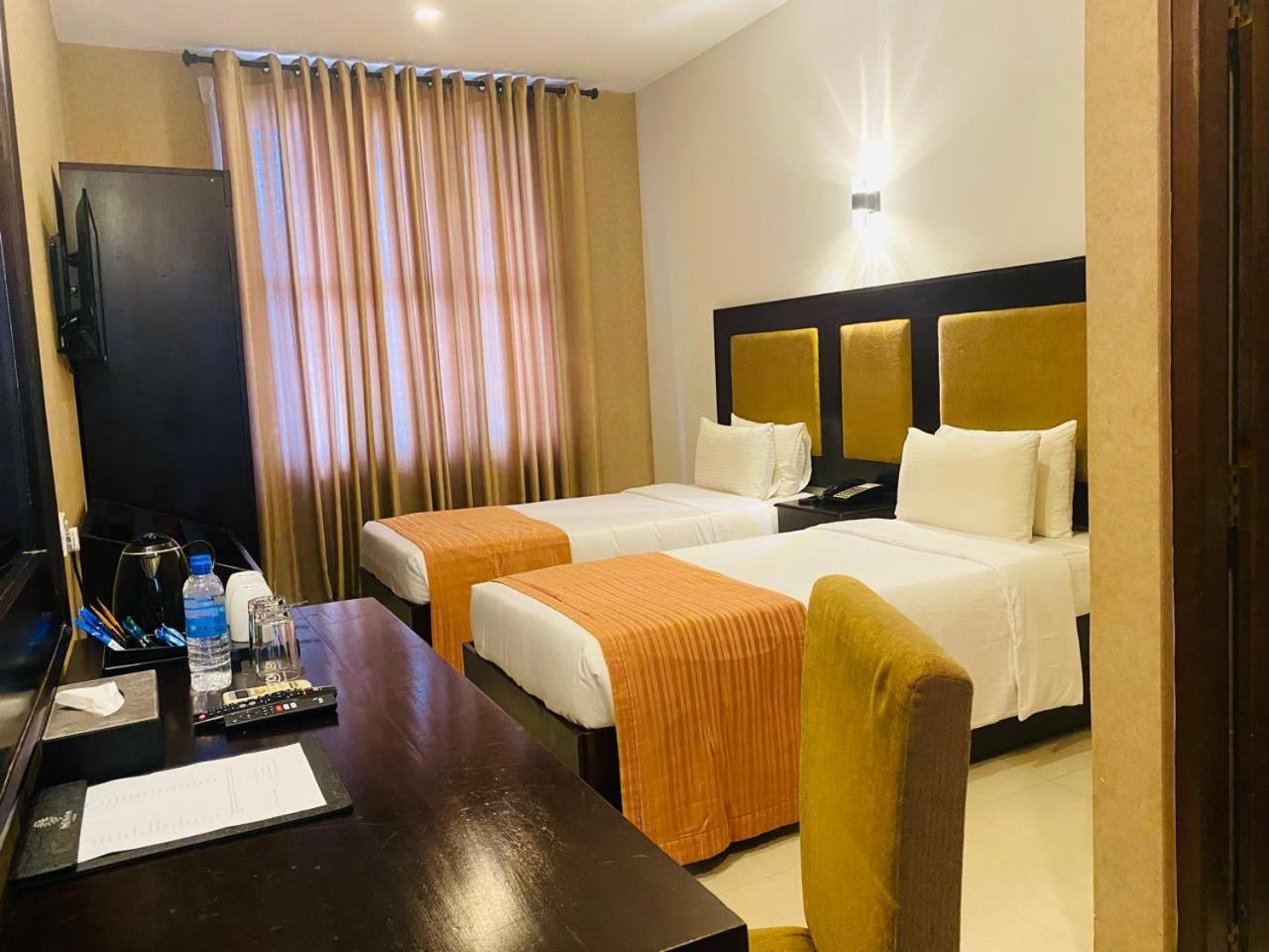 The Full Moon Hotel Katunayaka Εξωτερικό φωτογραφία