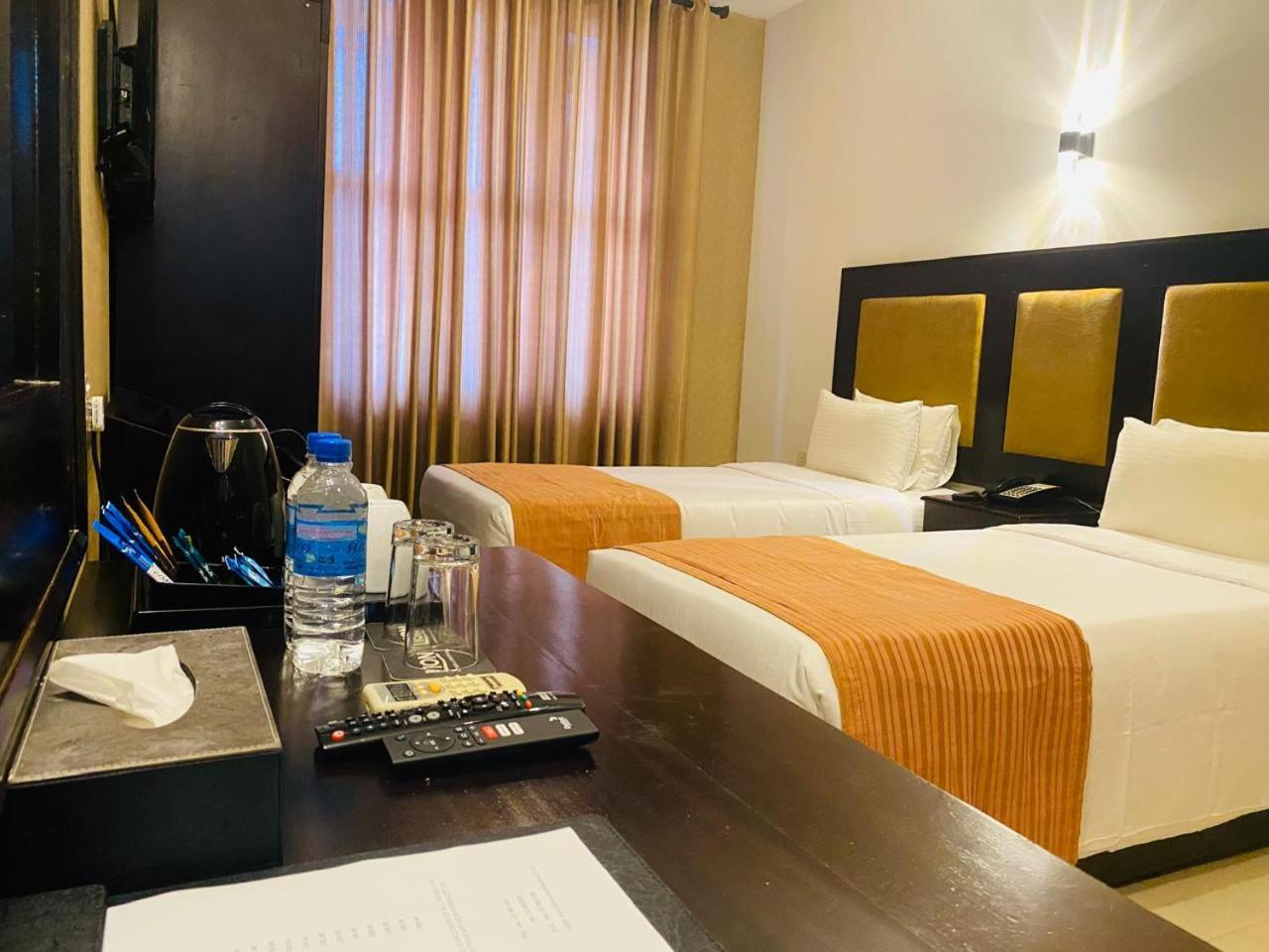 The Full Moon Hotel Katunayaka Εξωτερικό φωτογραφία