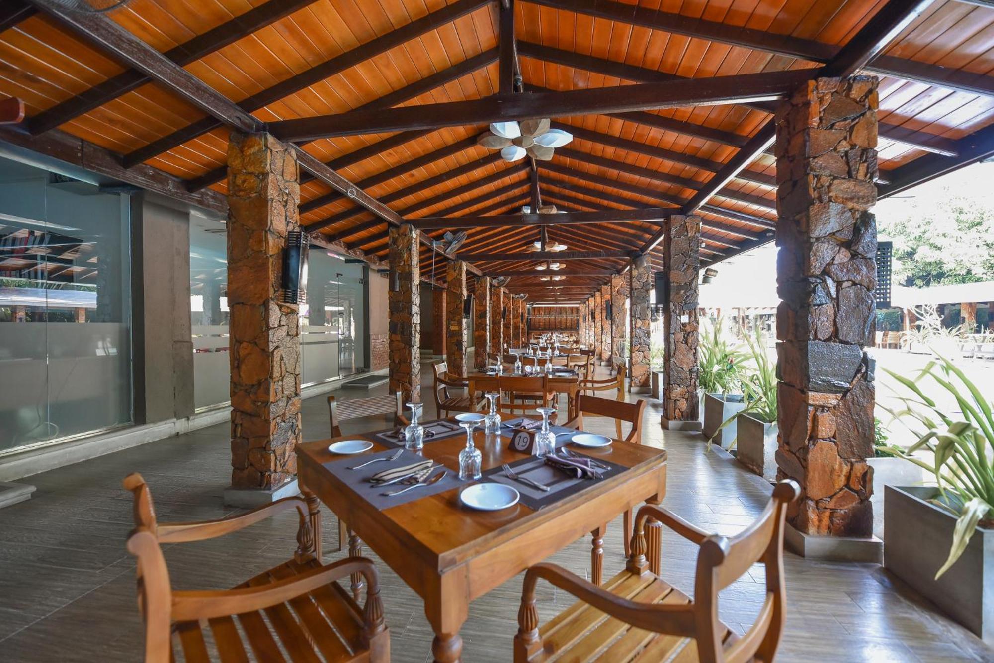 The Full Moon Hotel Katunayaka Εξωτερικό φωτογραφία